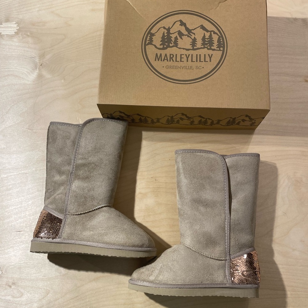 NWOT Marleylilly Gray Boots with Sequin Detail Size 7 (NY)